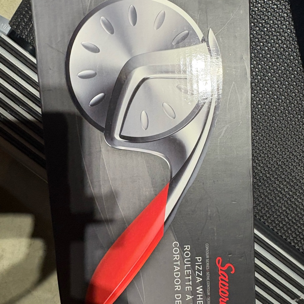 Savora Pizza Wheel with Red Handle